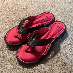 NWOT nike conform footbed flip flops